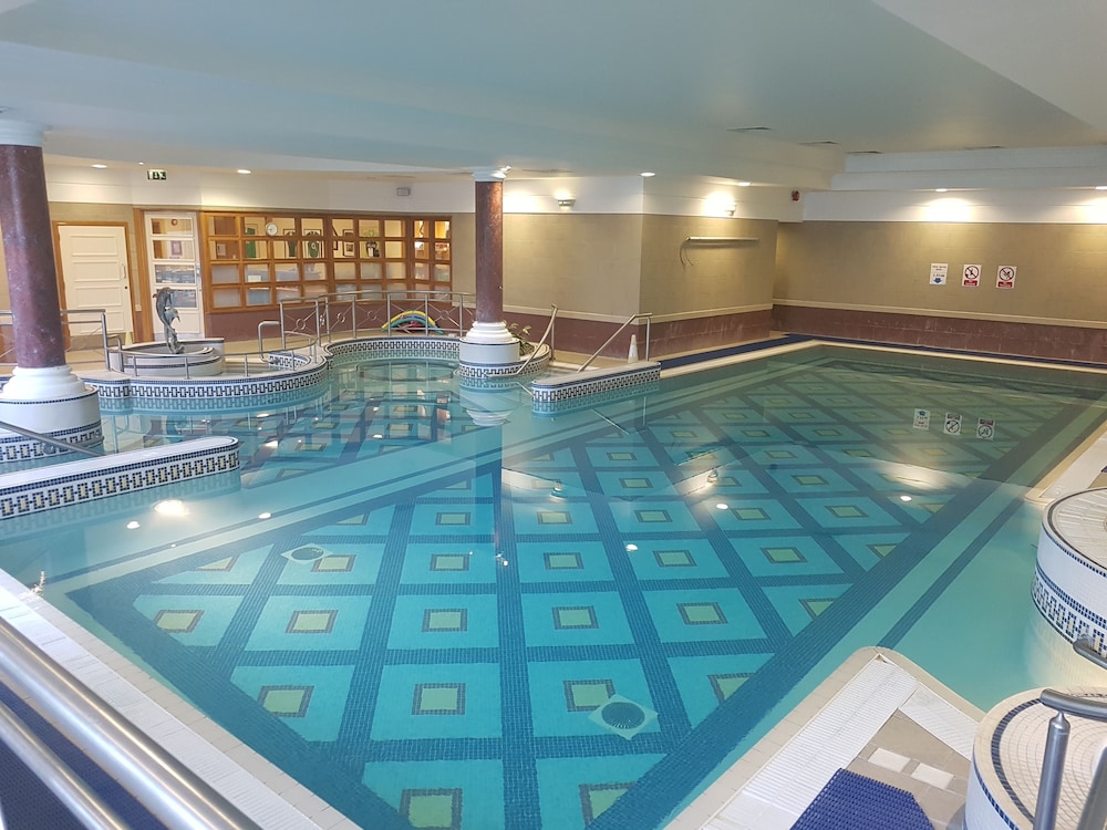 La Mon Hotel And Country Club 35/71