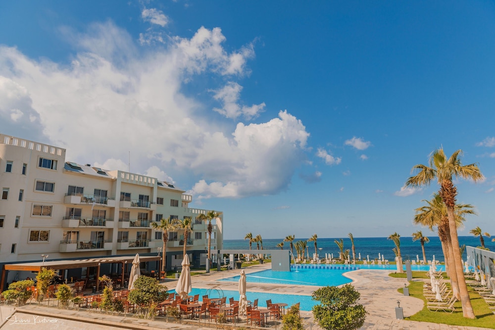 Blue Lagoon Kosher Hotel 48/50