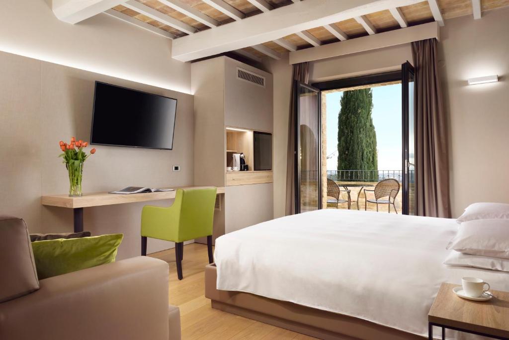 Spa, Suite, Balcony