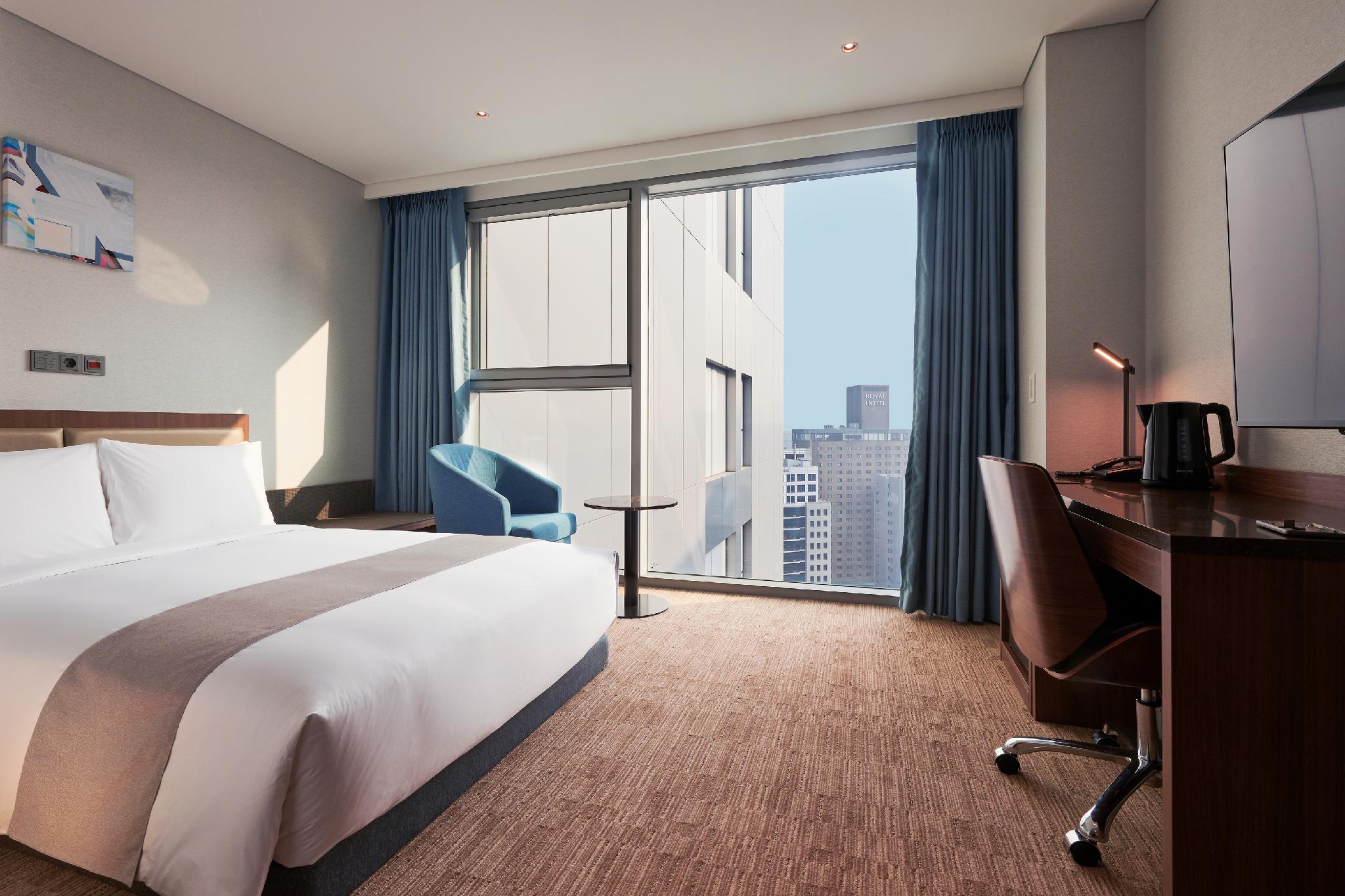 ROOM, ACCESSIBLE