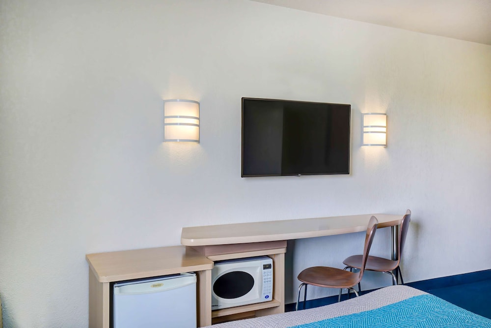 Motel6 Grande Prairie, AB 47/65