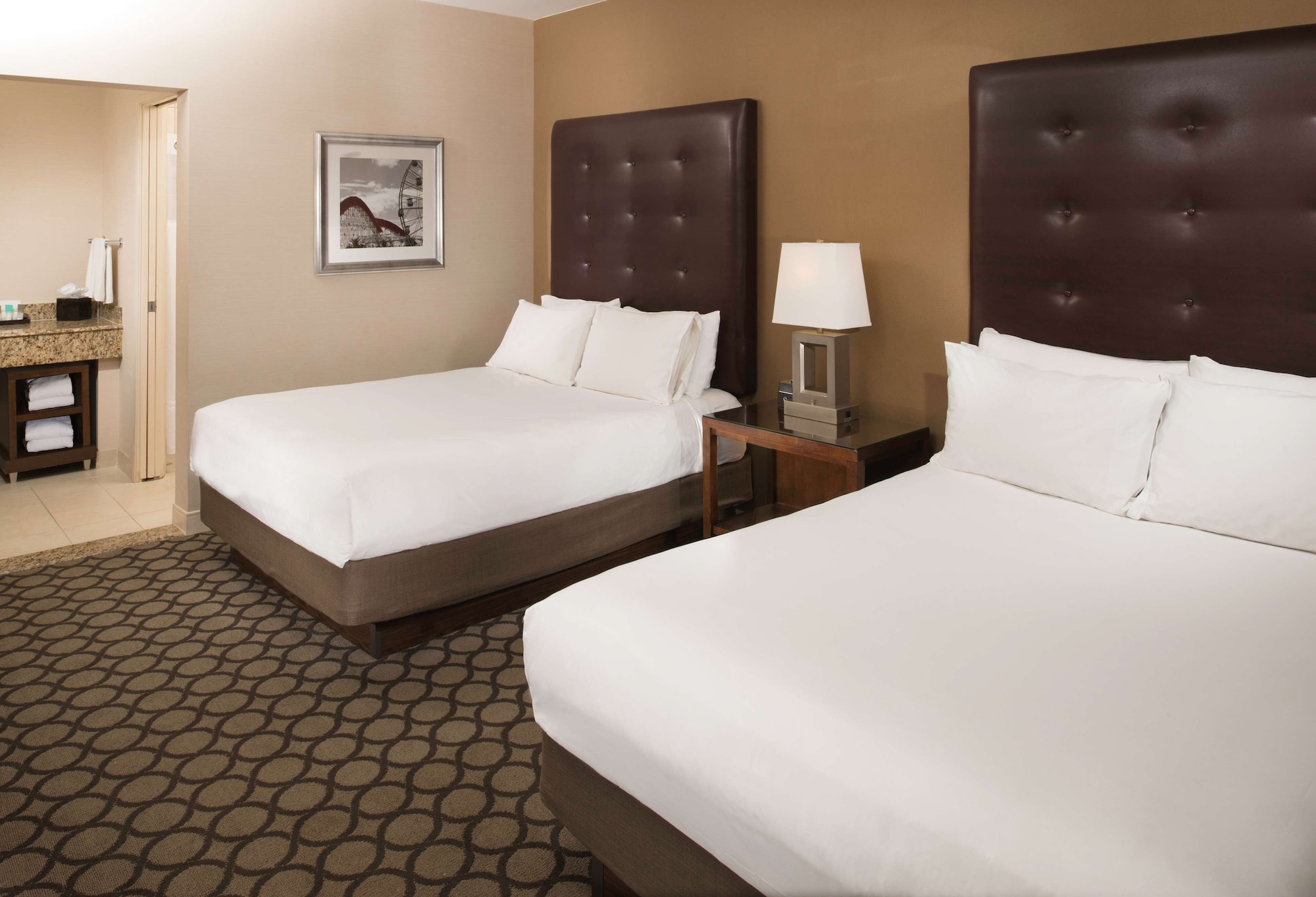 2 Bedrooms, Suite, 1 King and 2 Queen Beds 2/3