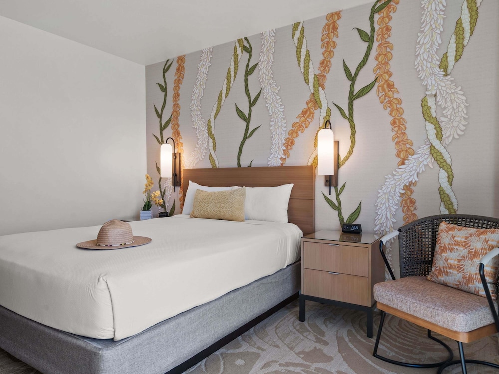 ROOM, KING BED, CITY VIEW, KONA TOWER