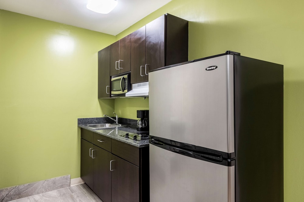 Studio 6 Extended Stay - Savannah, GA 19/52