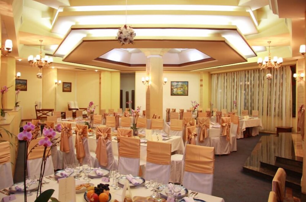 Mara Hotel 53/62