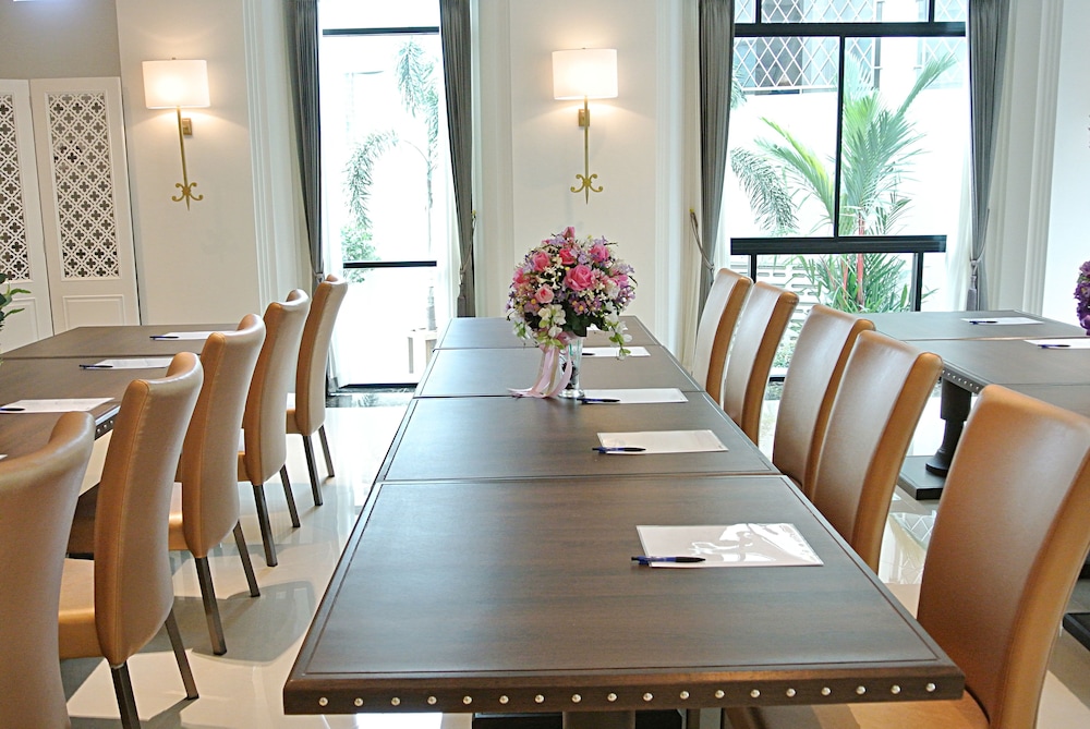 SN PLUS HOTEL 32/44