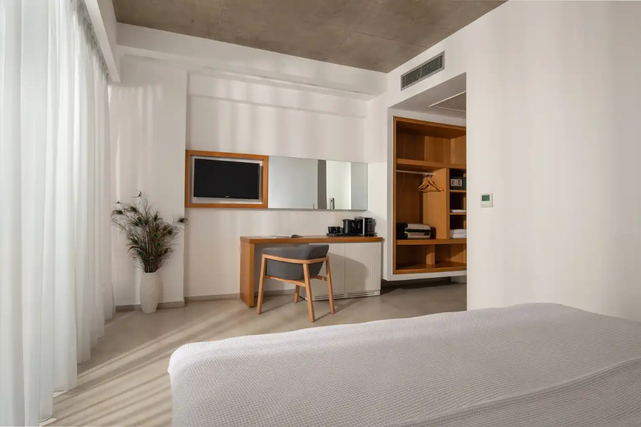 The Oak Hotel 80/101