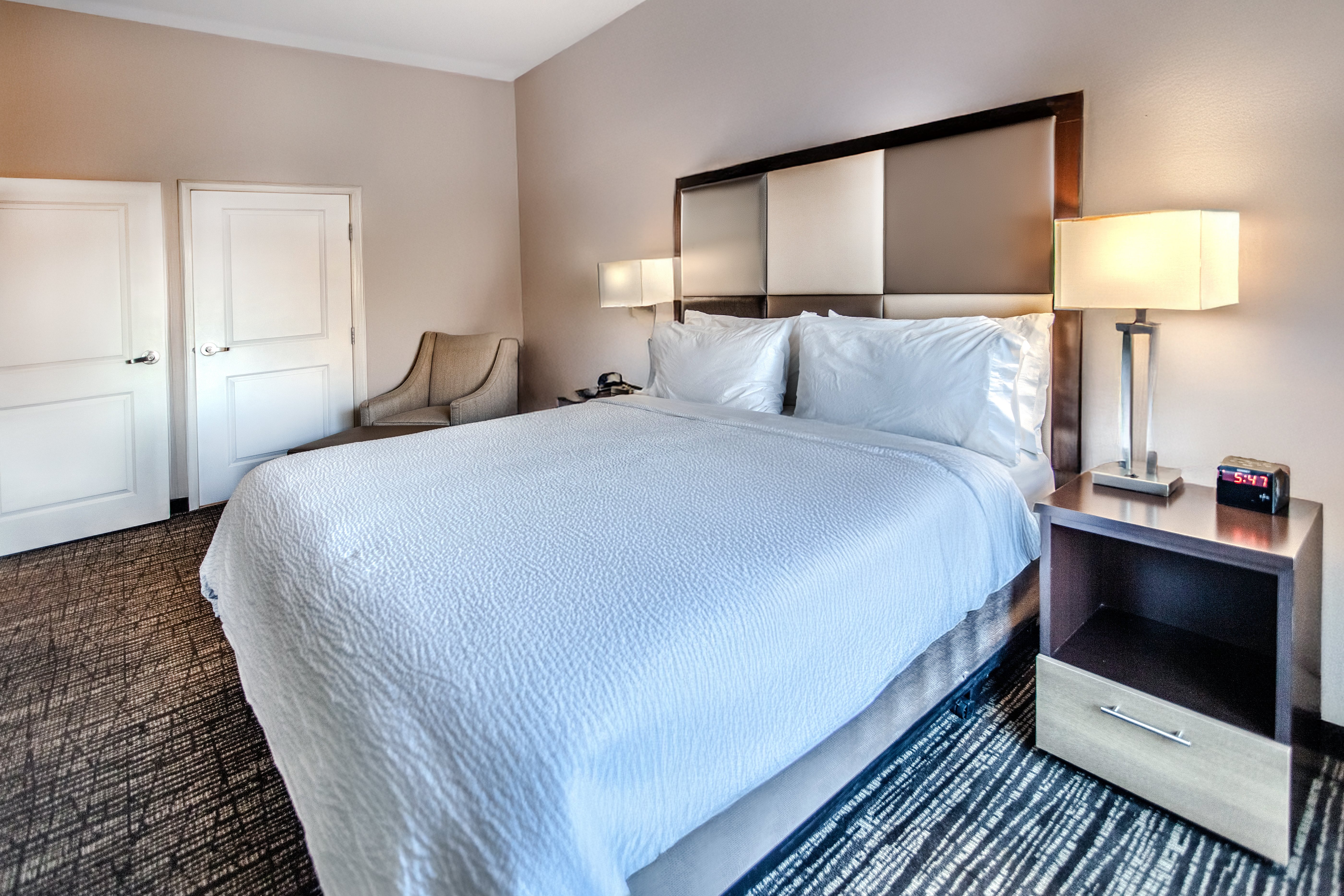 Holiday Inn And Suites Scottsdale North Airpark Ex Wingate By Wyndham Scottsdale 16/50