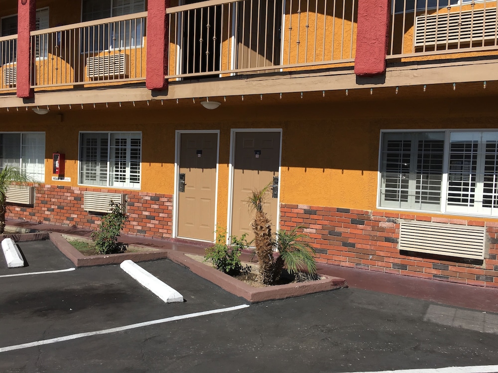 Hyde Park Motel 6/36