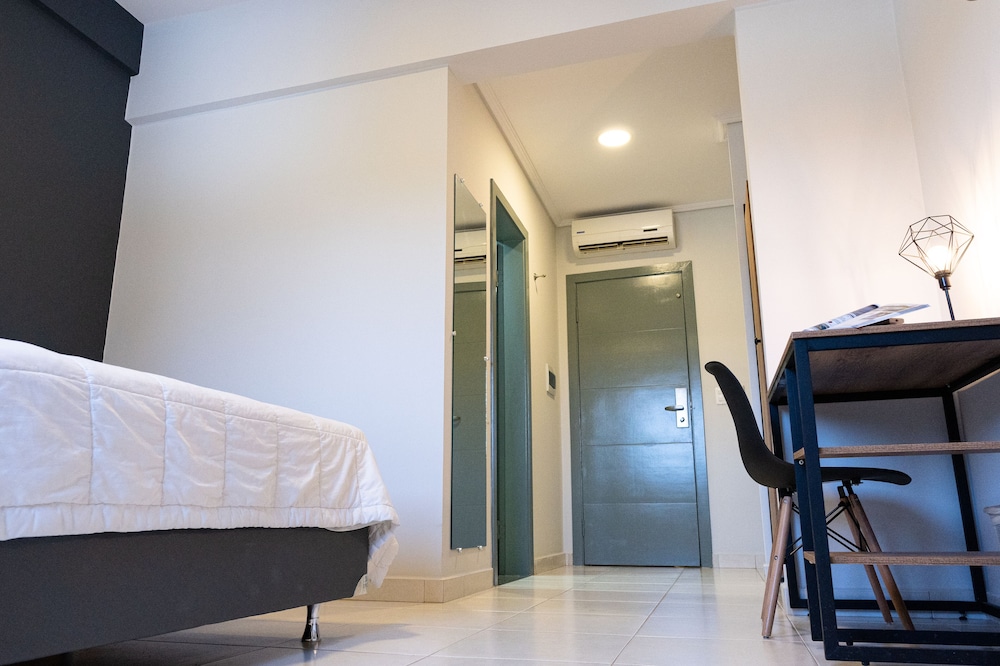 Nova Hotel 8/37