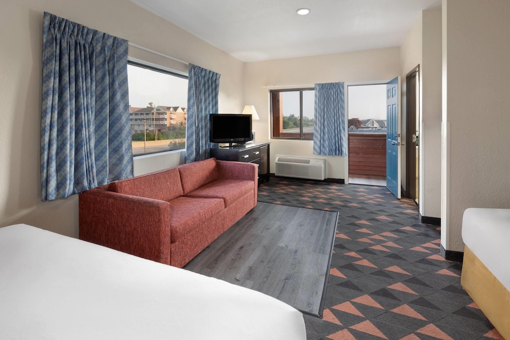 Days Inn by Wyndham Mackinaw City/Bridgeview Area 49/61