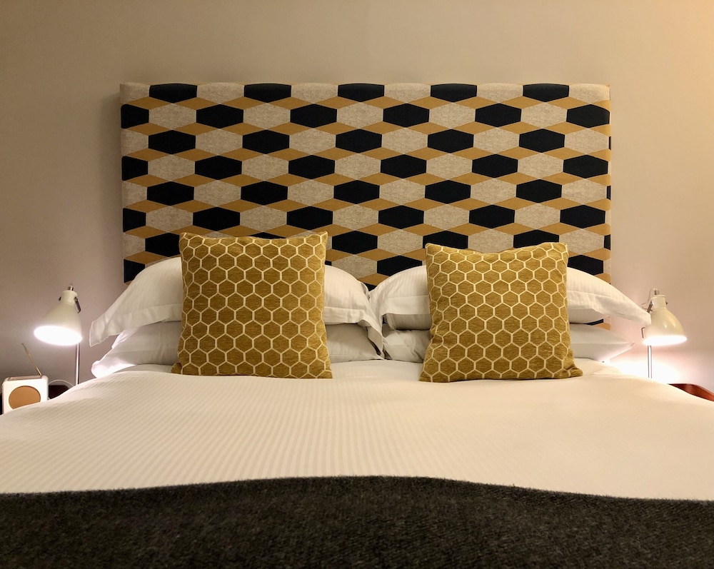 Westwood Guest House 50/50