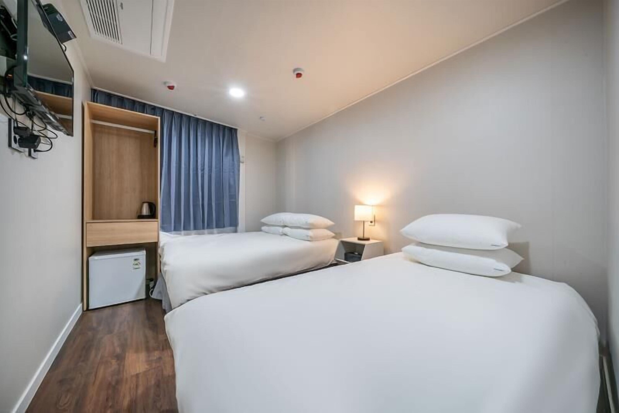 DELUXE, TWIN BEDS