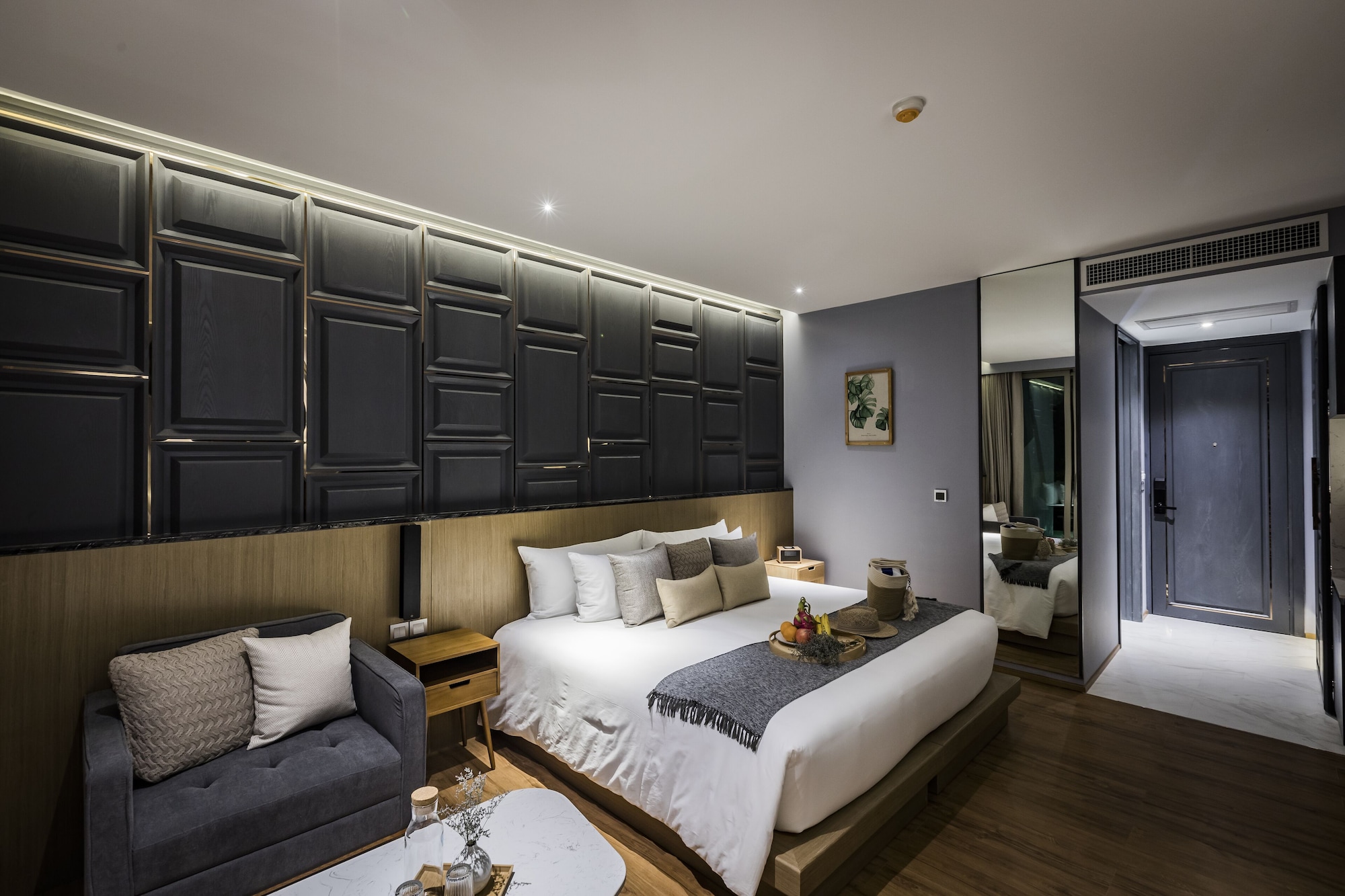 غرفة ديلوكس بسرير كينج بإطلالة على المسبح، Wyndham Grand Nai Harn Beach Phuket 3/10