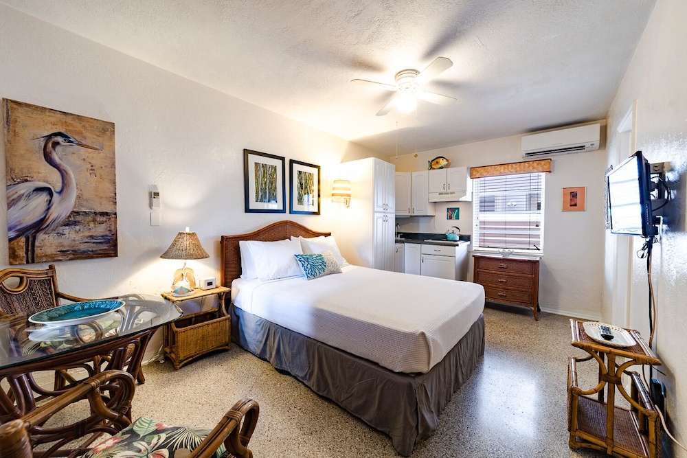 The Desoto Inns 20/62