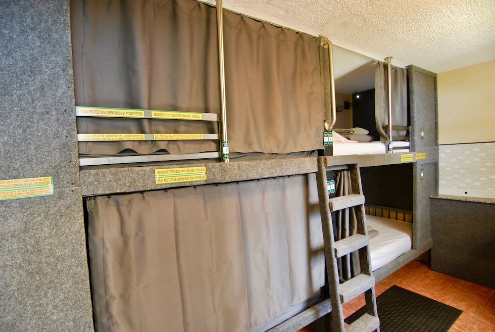 Sheridan Hostel 24/50