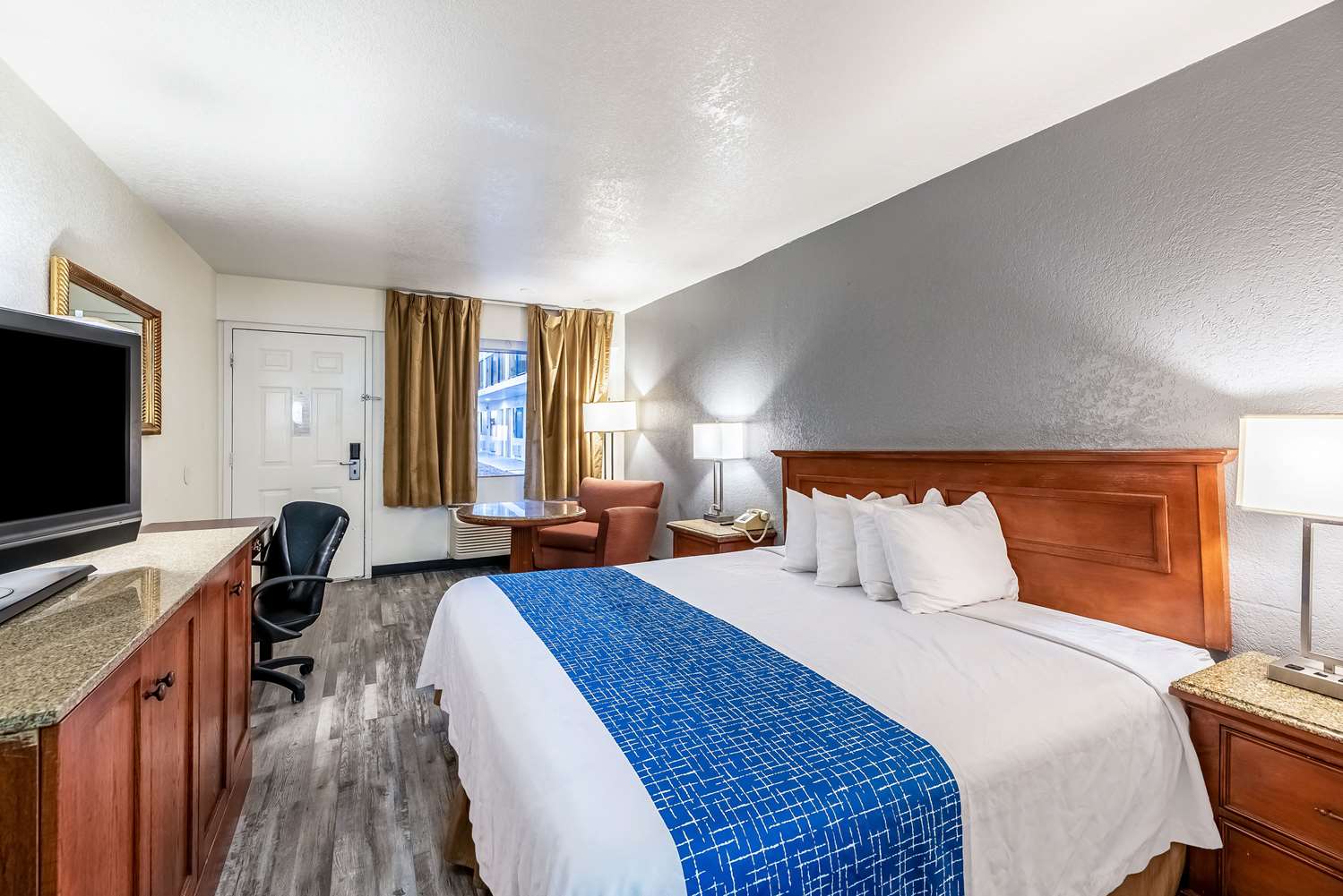 Econo Lodge Phoenix North I-17 5/16