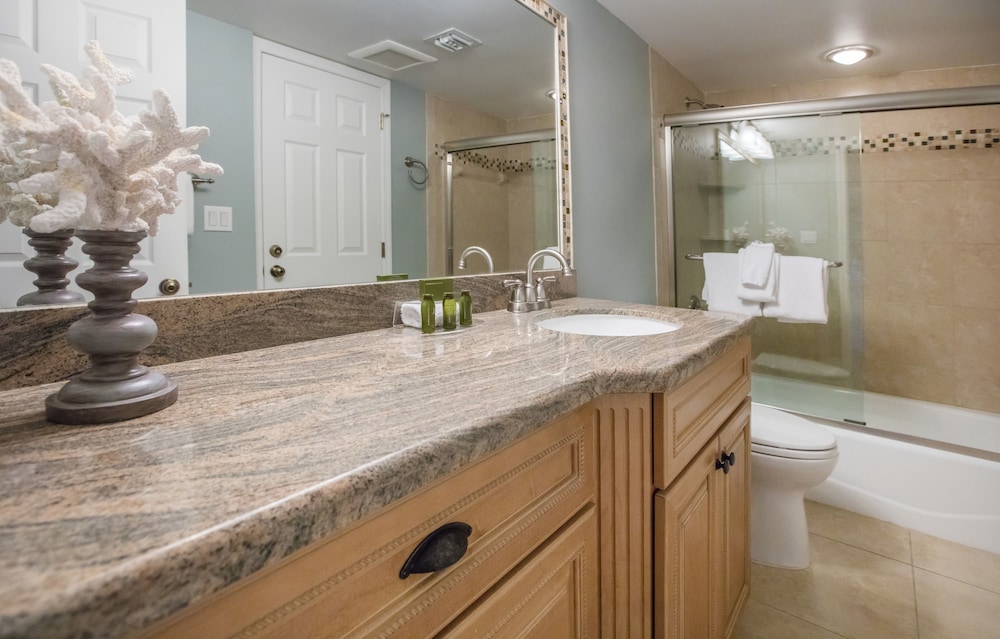Ocean Pointe Suites Hotel 8/38