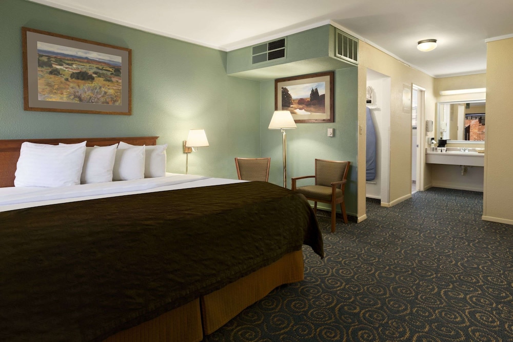 Days Inn & Suites by Wyndham Trinidad 7/41