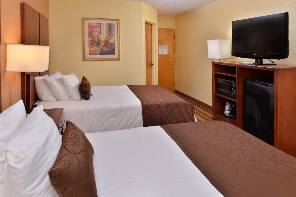 Best Western Plus Richmond Airport Hotel 10/30