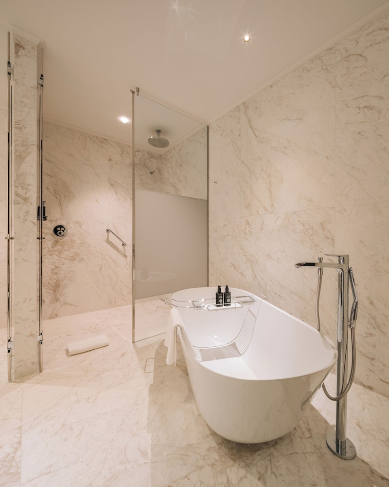 MYTHIC SANA Downtown Suites 50/50
