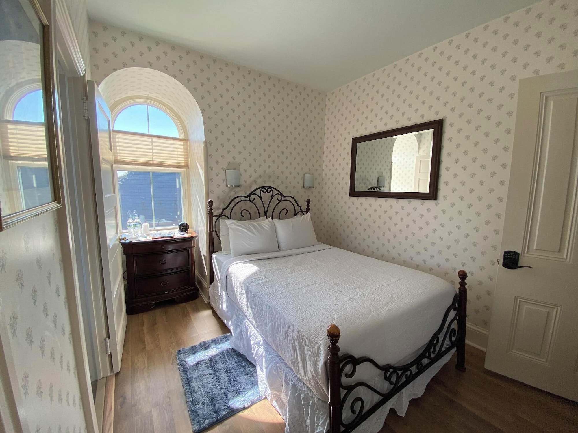 Classic, Double Bed, Pool Access