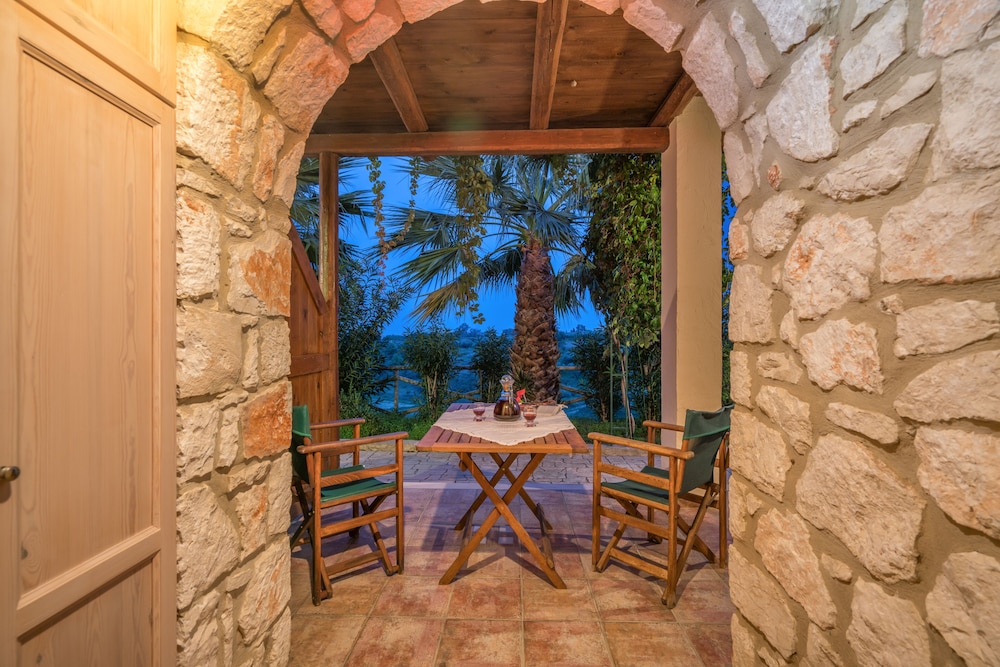 Myrties Stone Houses 33/49