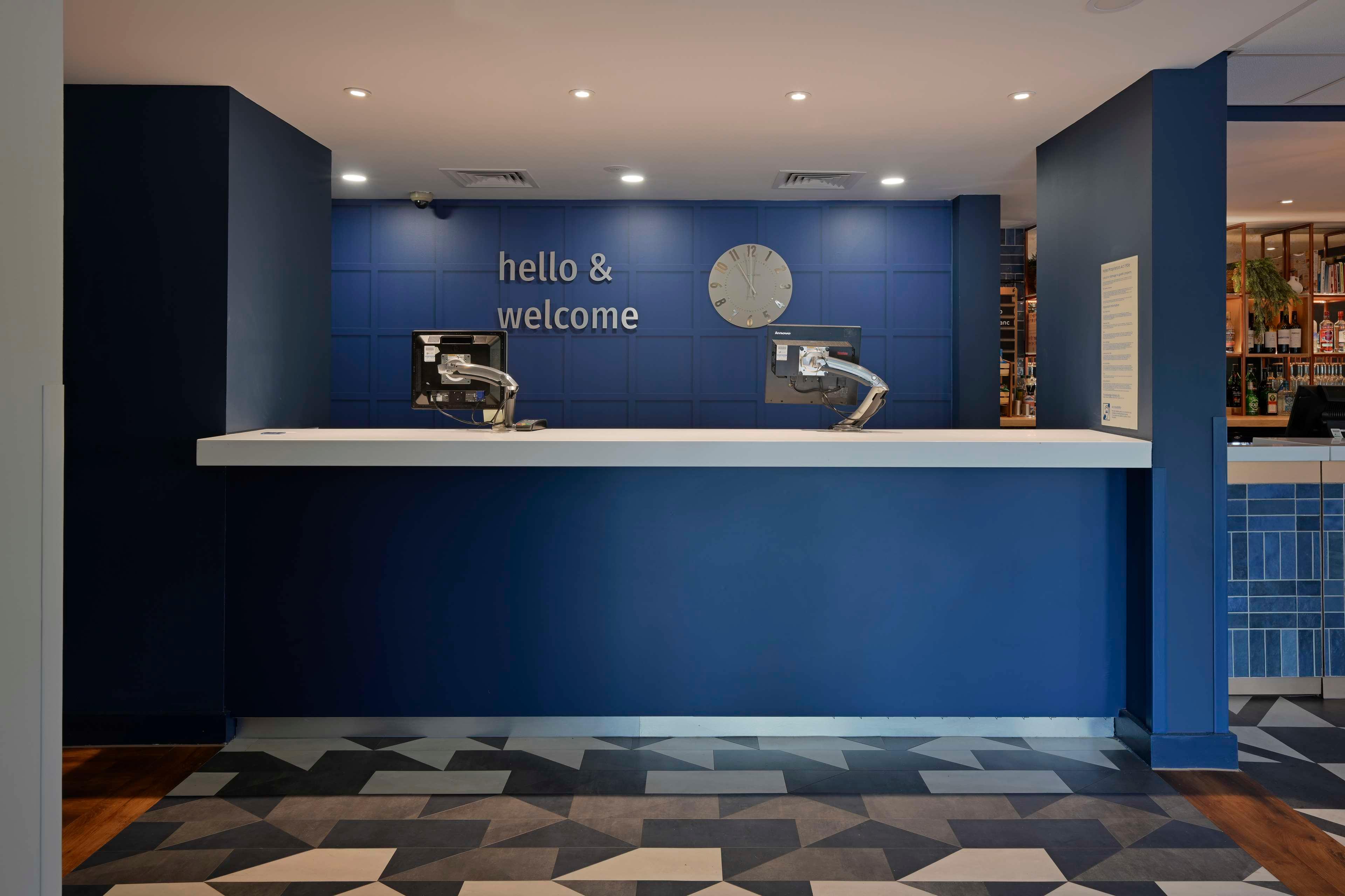 Travelodge Bracknell Central 1/22