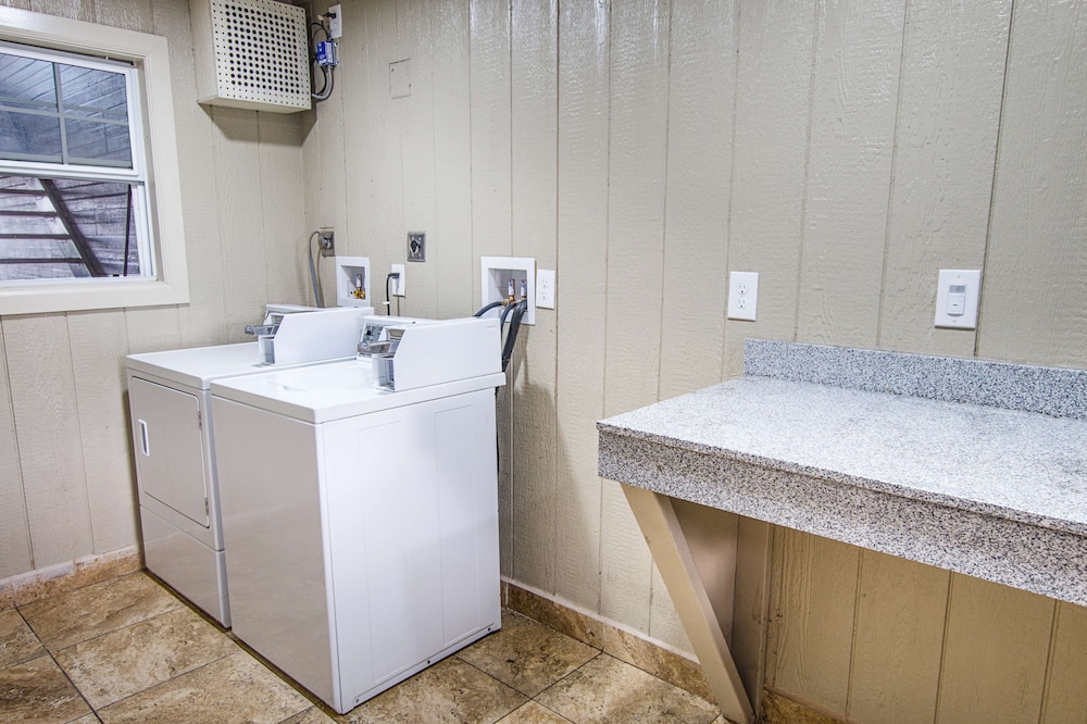 Motel6 Waxahachie, TX 10/39