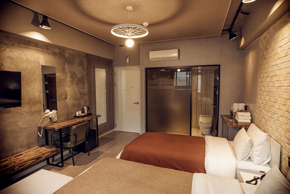 Hotel 109 47/73