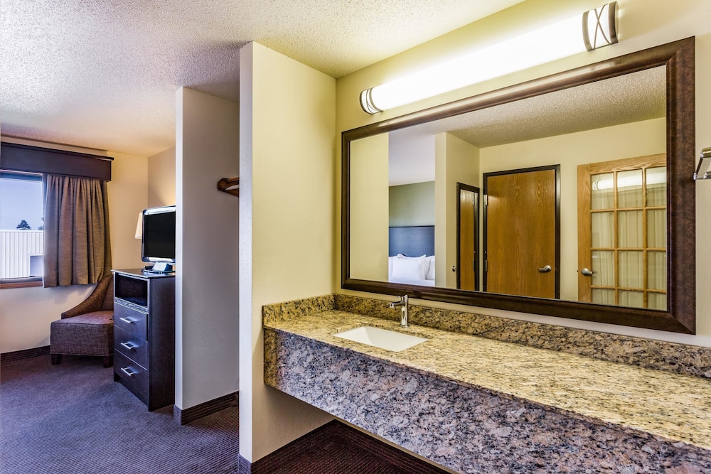 Deluxe, Suite, King Bed 3/3