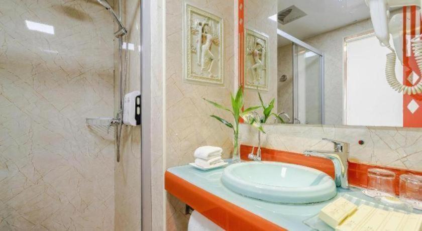 Hualian Hotel 44/50