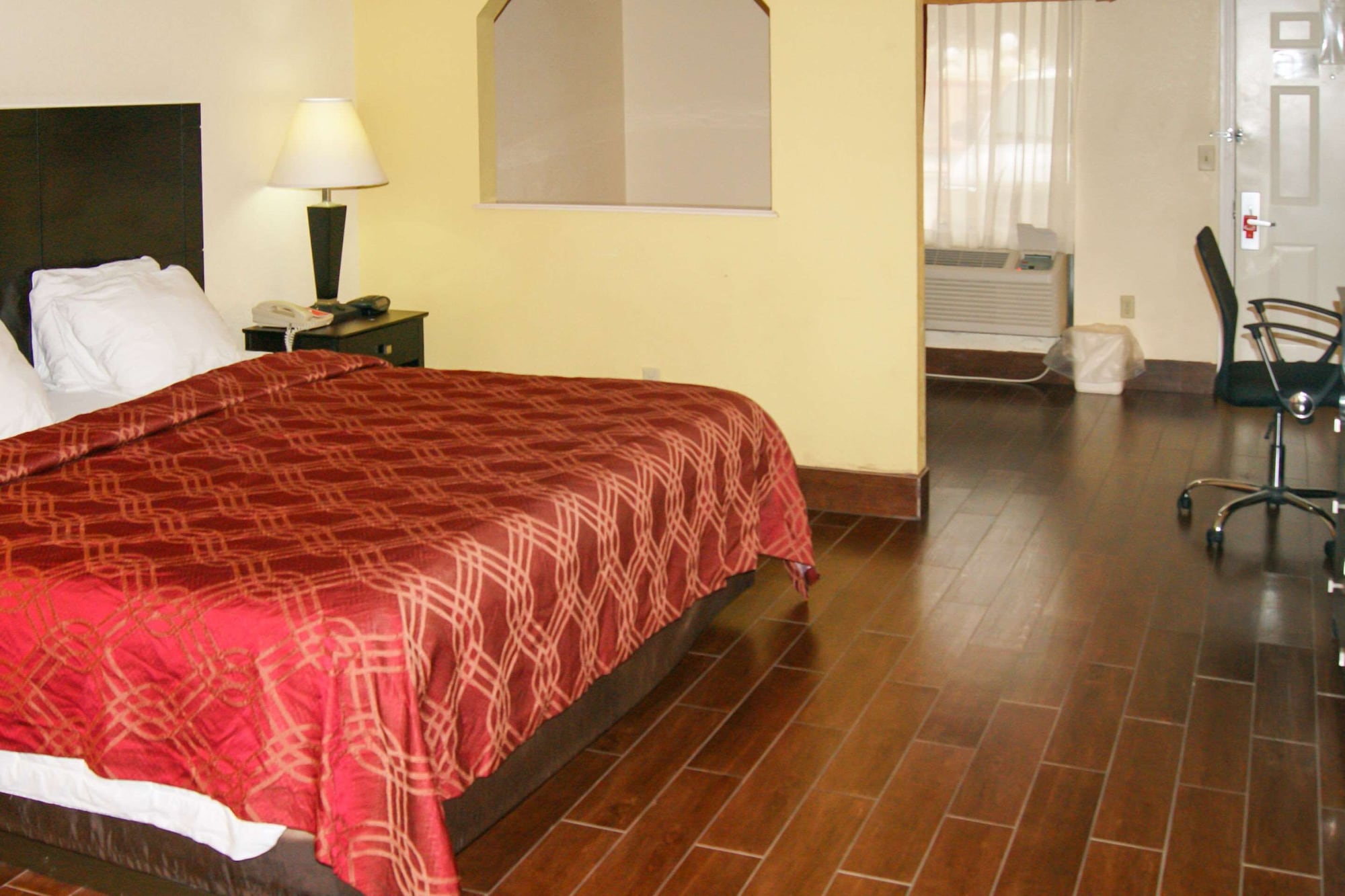 SUITE, KING BED