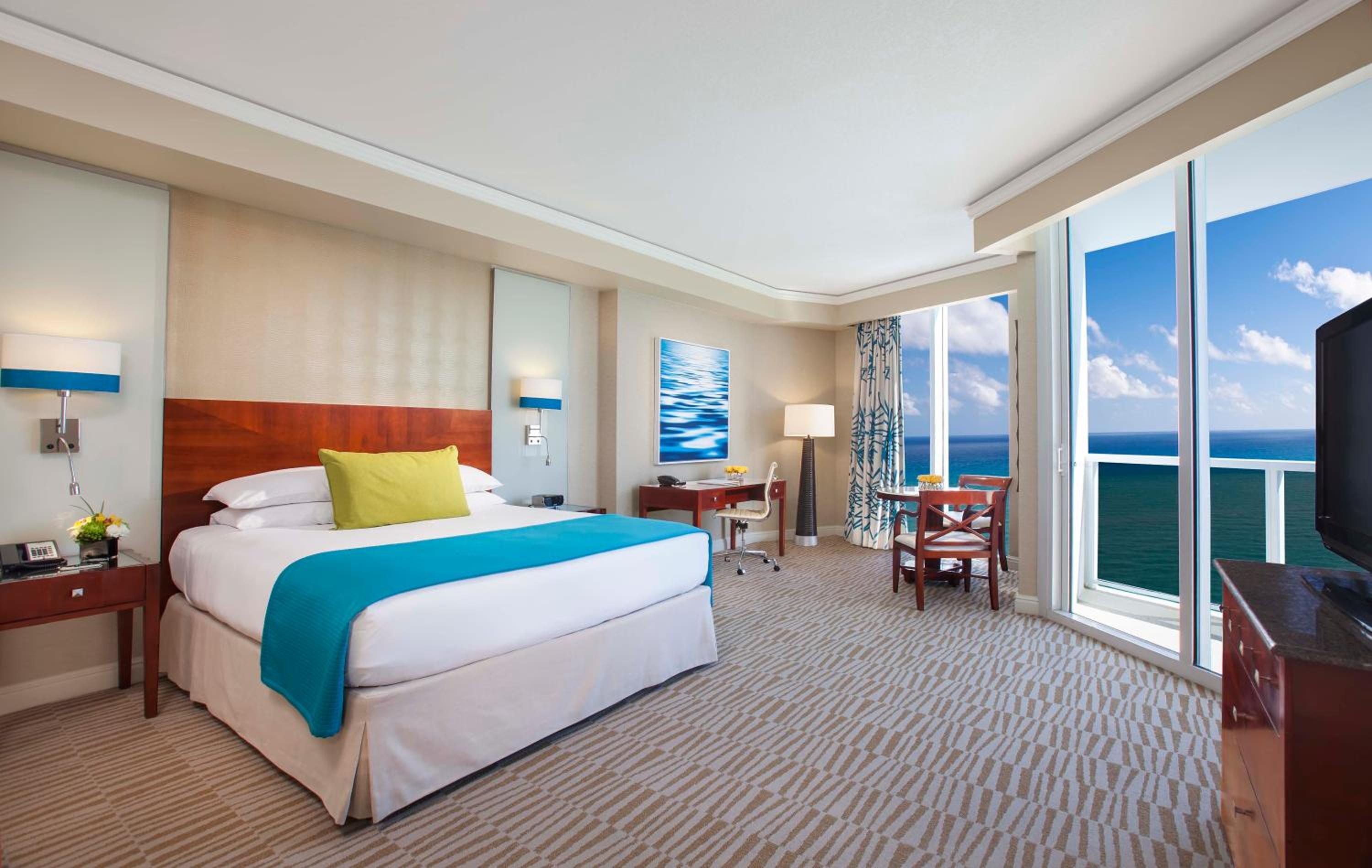 1 Bedroom, Suite, King Bed, Ocean Front, Sofa