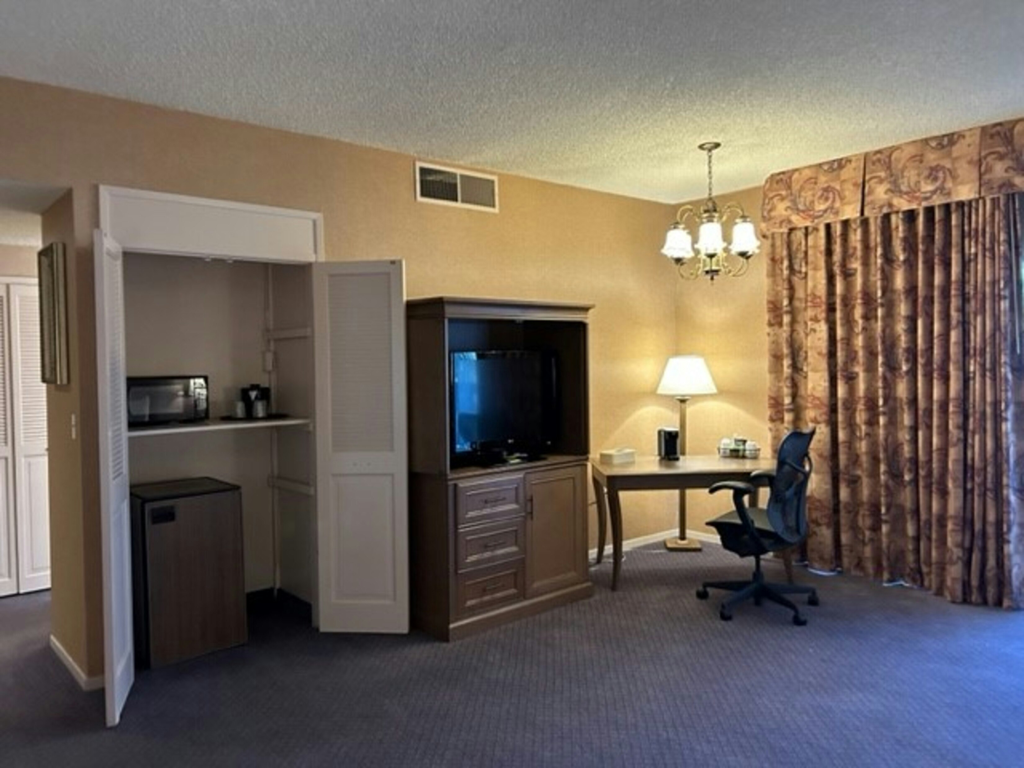 Piccadilly Inn Airport 40/73