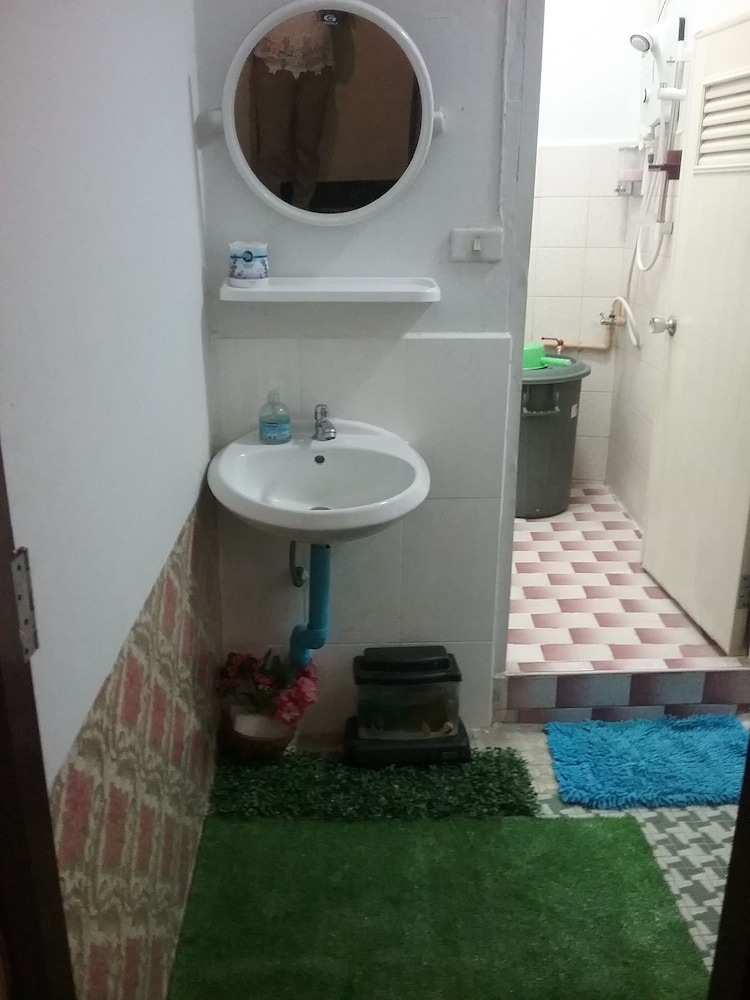 Danee Hostel 7/55