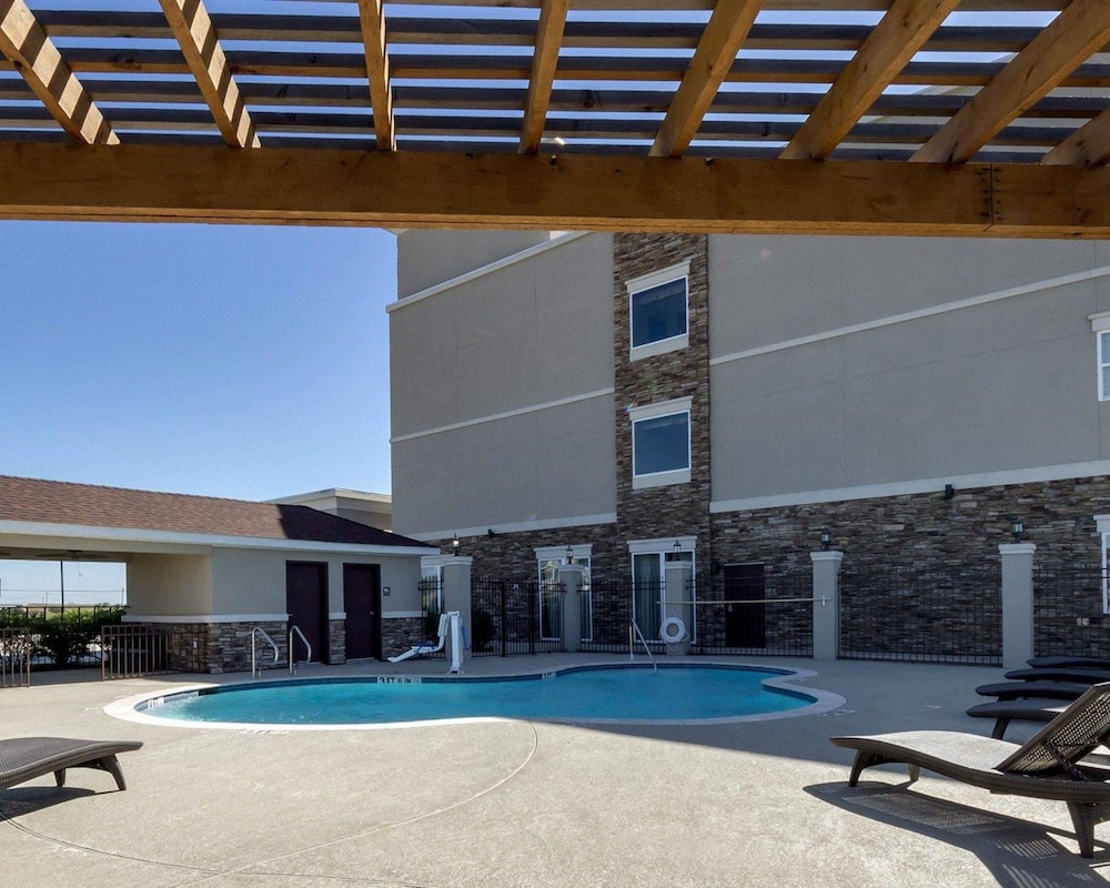 Quality Inn and Suites Victoria East 21/38