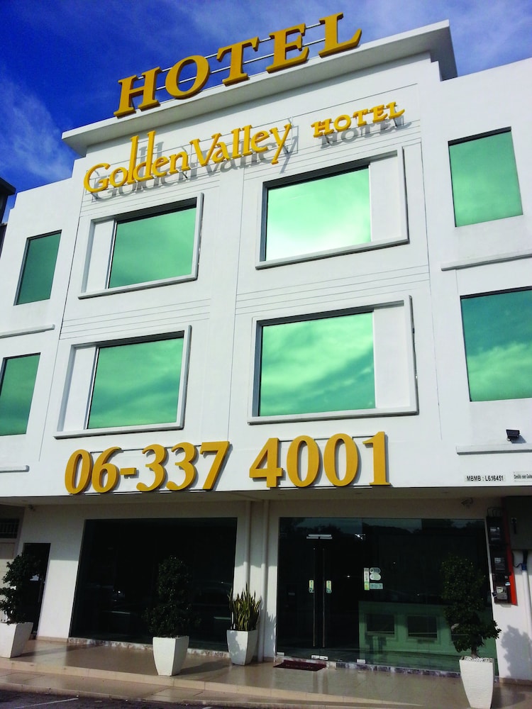 Golden Valley Hotel 2/46