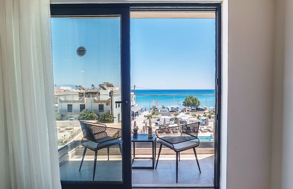 Cabana Blu Lifestyle Boutique Hotel & Suites 50/65
