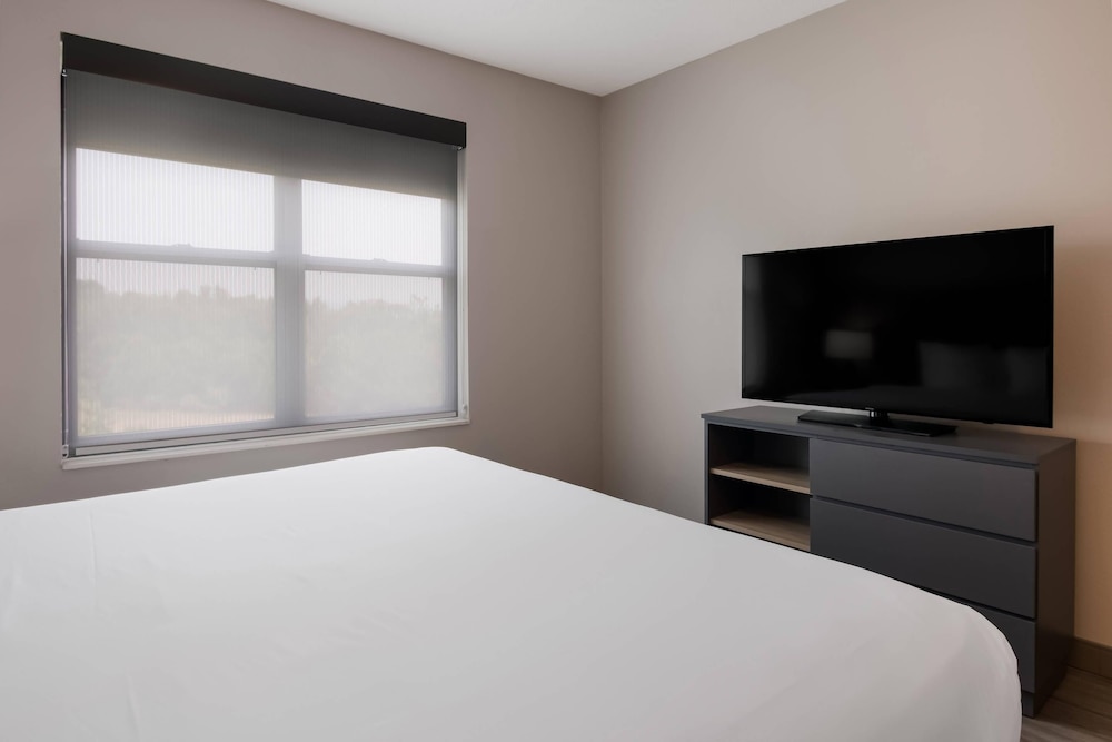 1 BEDROOM, SUITE, ACCESSIBLE