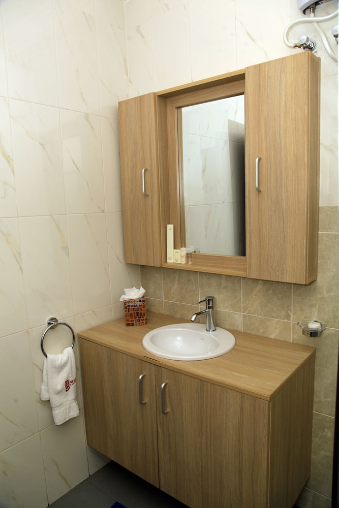 Bays Luxury Lodge 48/50