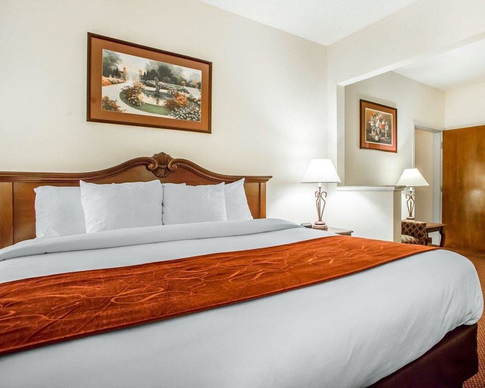 Comfort Suites Jefferson City, MO 8/19