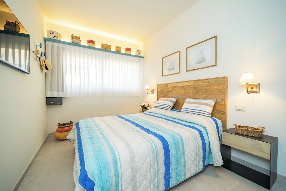 1 BEDROOM, SUPERIOR, APARTMENT