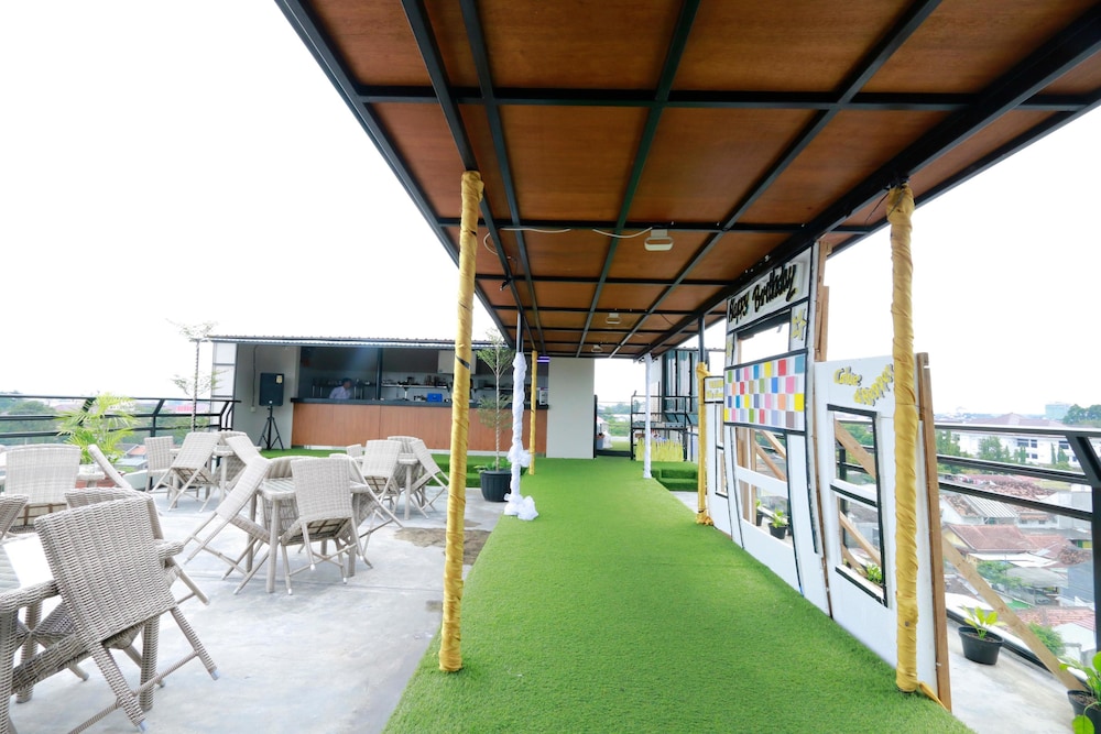 Yellow Star Hotel Gejayan 44/51