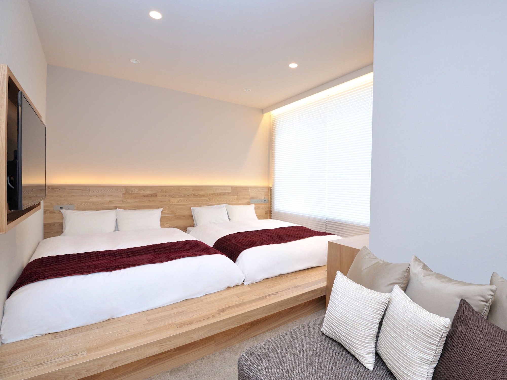 DELUXE, 2 DOUBLE BEDS