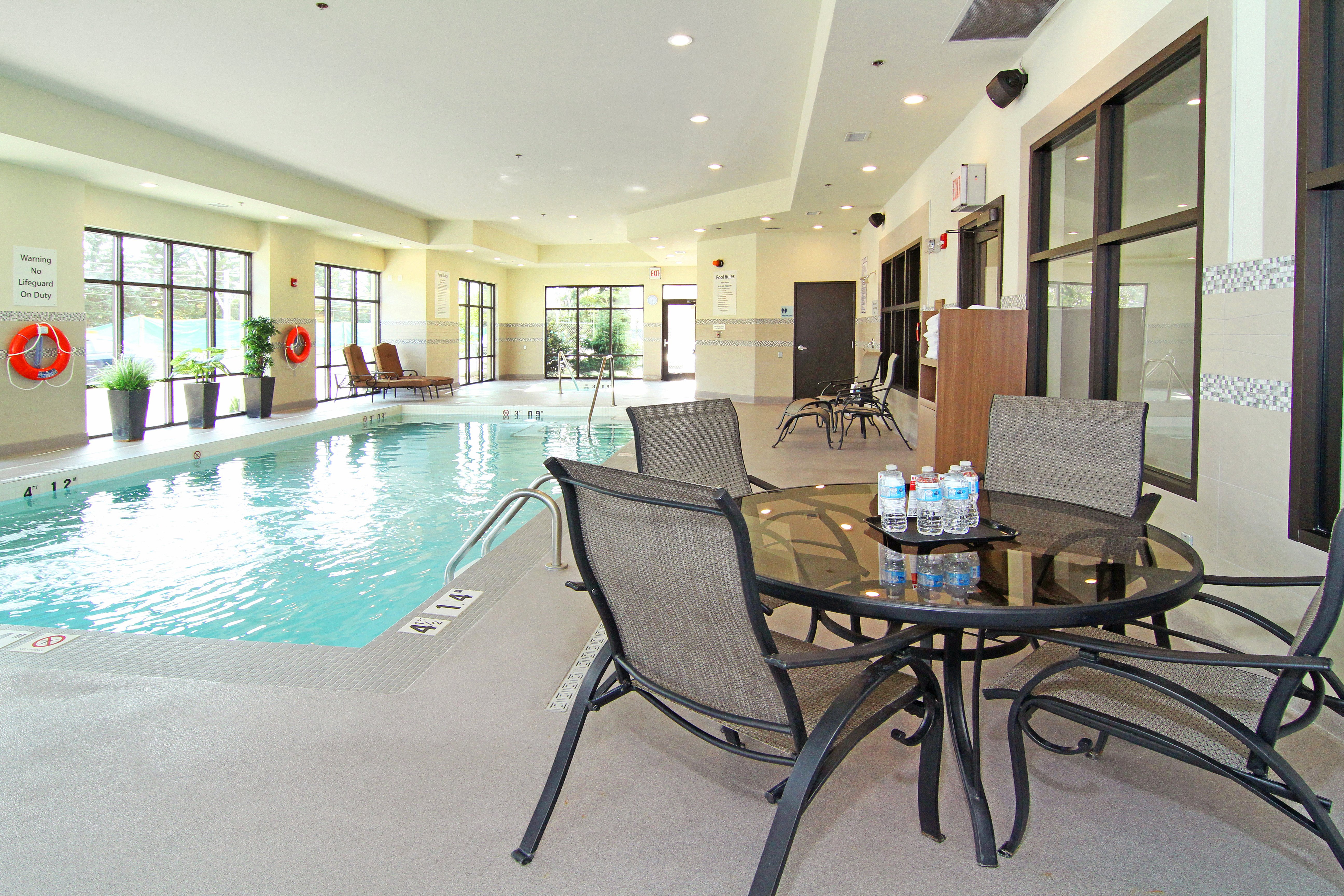 Holiday Inn Express And Suites Calgary Nw University Area 35/73