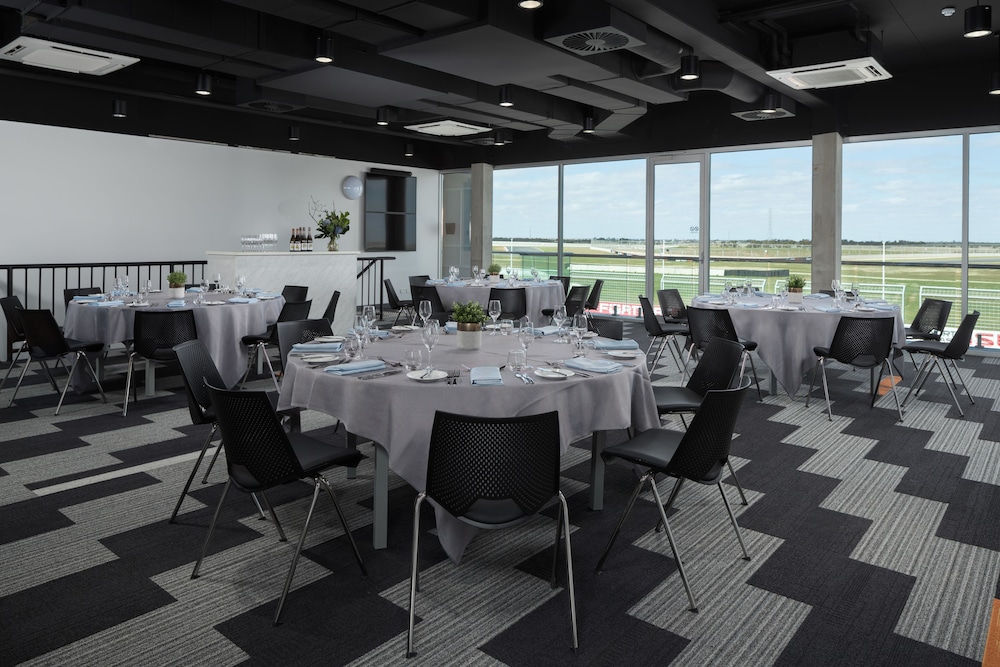 Rydges Pit Lane Hotel 37/50