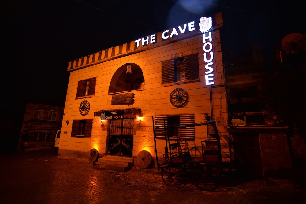 The Cave House 1/38