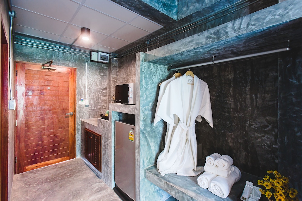 Stucco Loft Residency 40/72