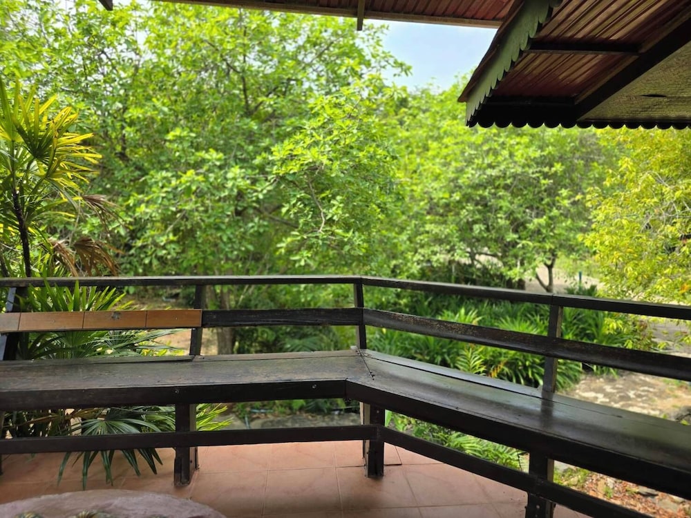 Kaengkrachan Boathouse Paradise Resort 73/78